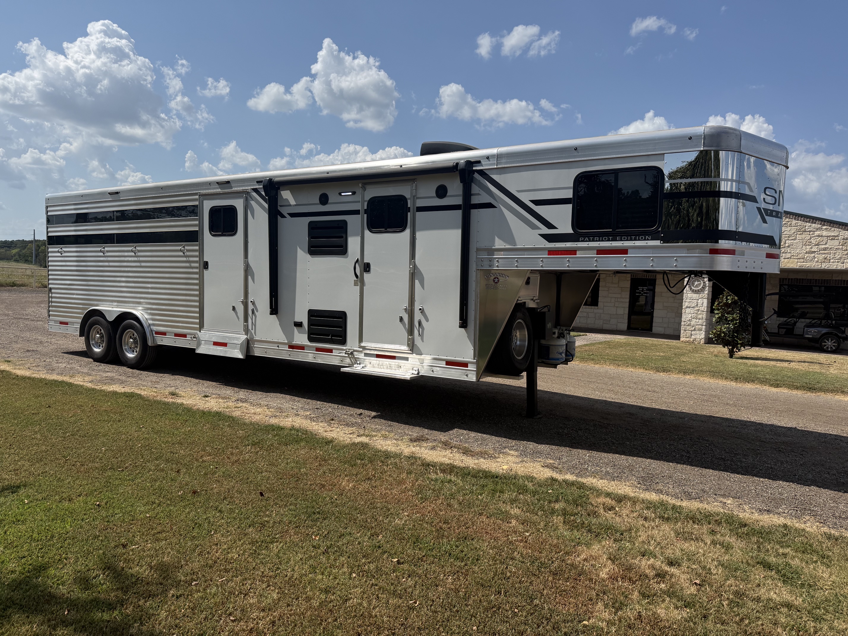 Trailer Photo 2