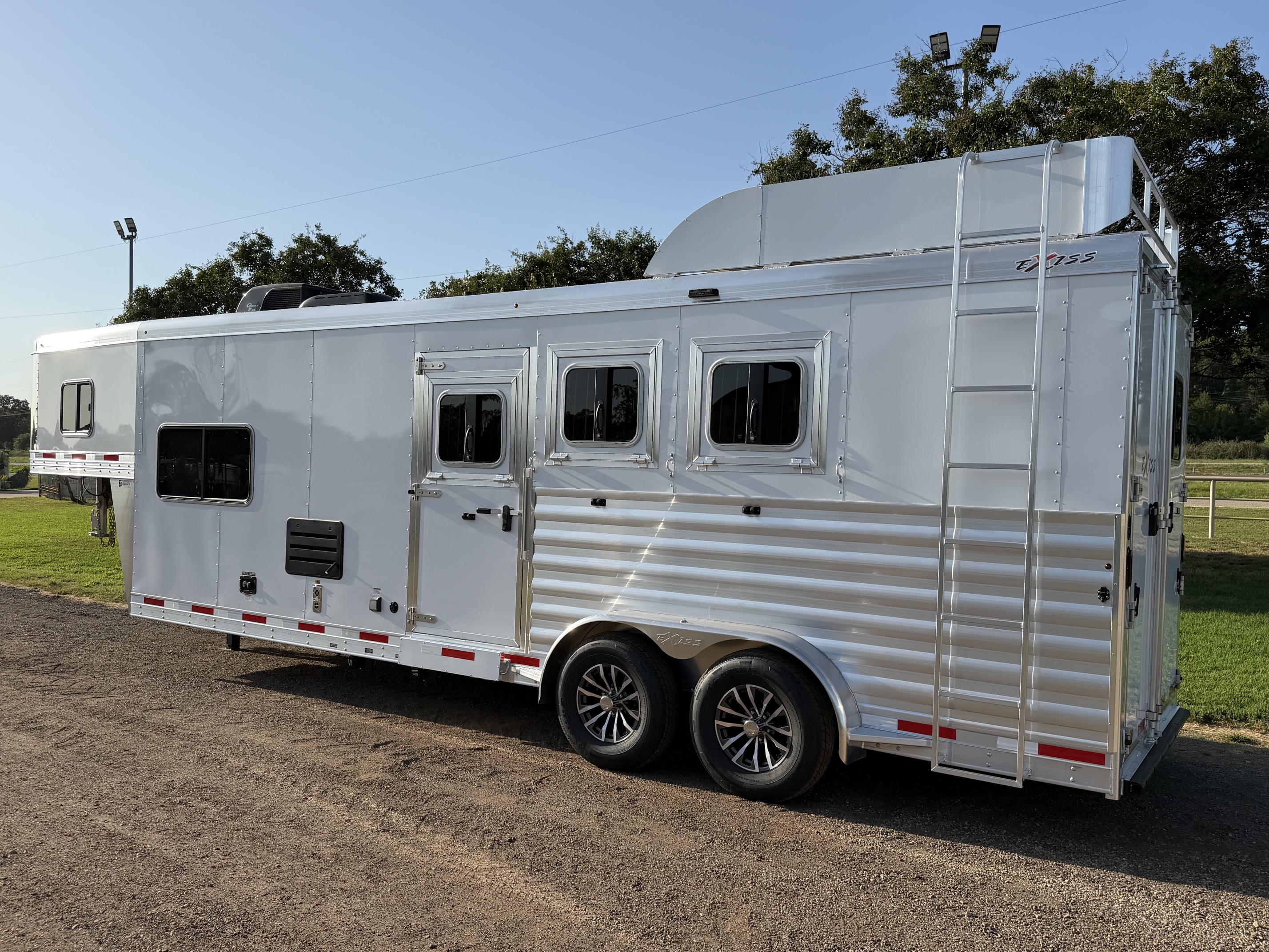 Trailer Photo 13