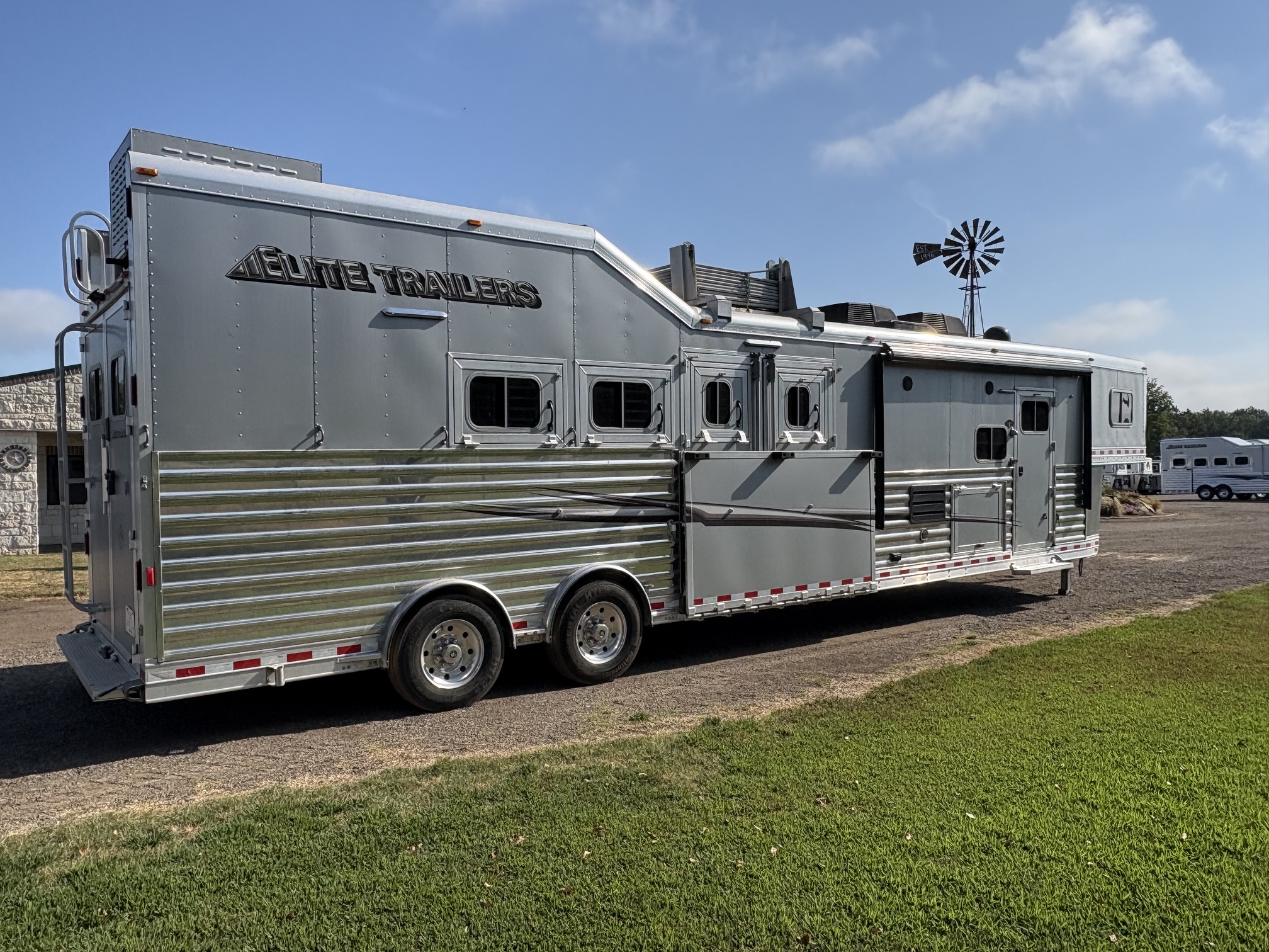 Trailer Photo 3