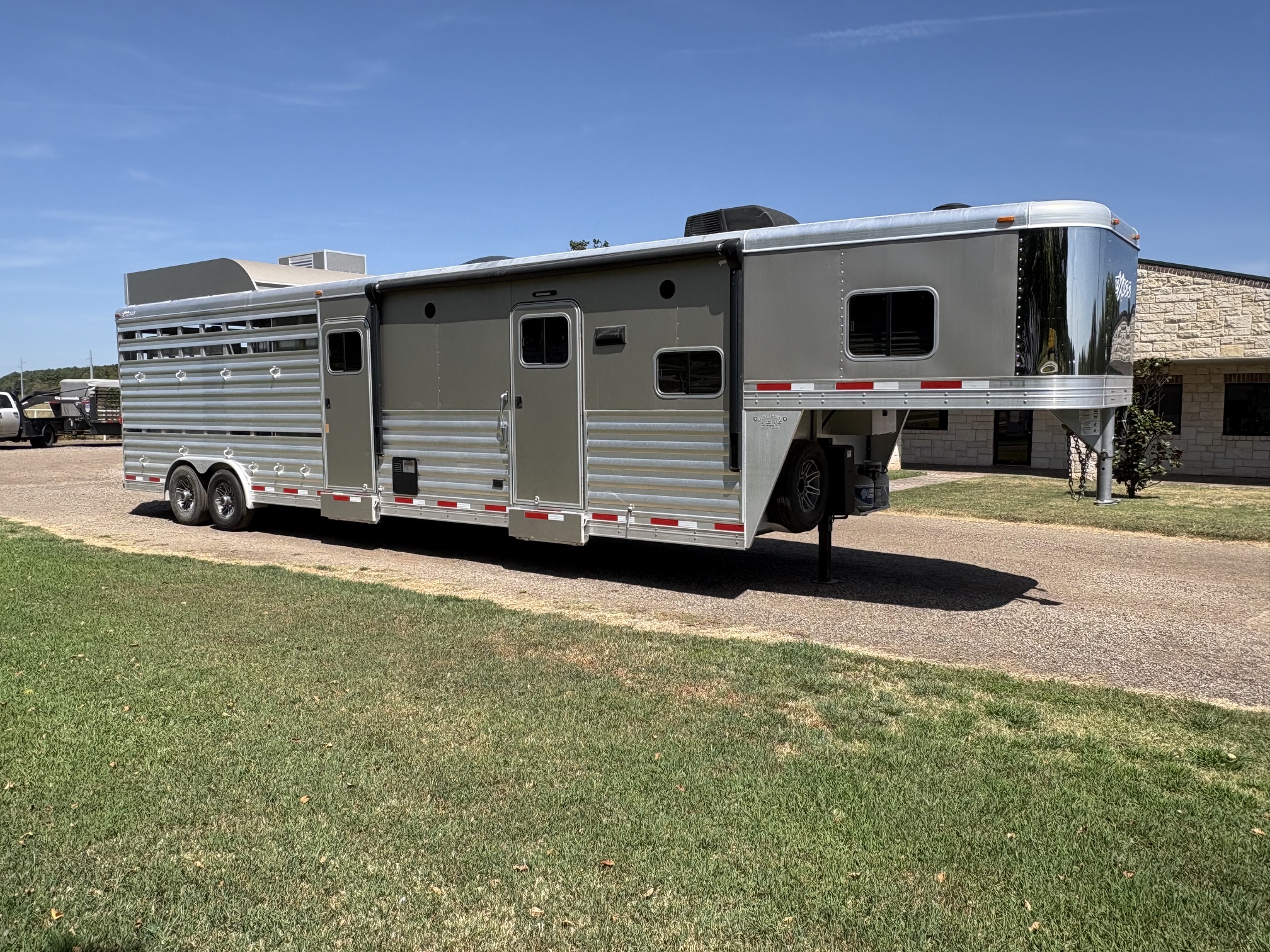 Trailer Photo 2