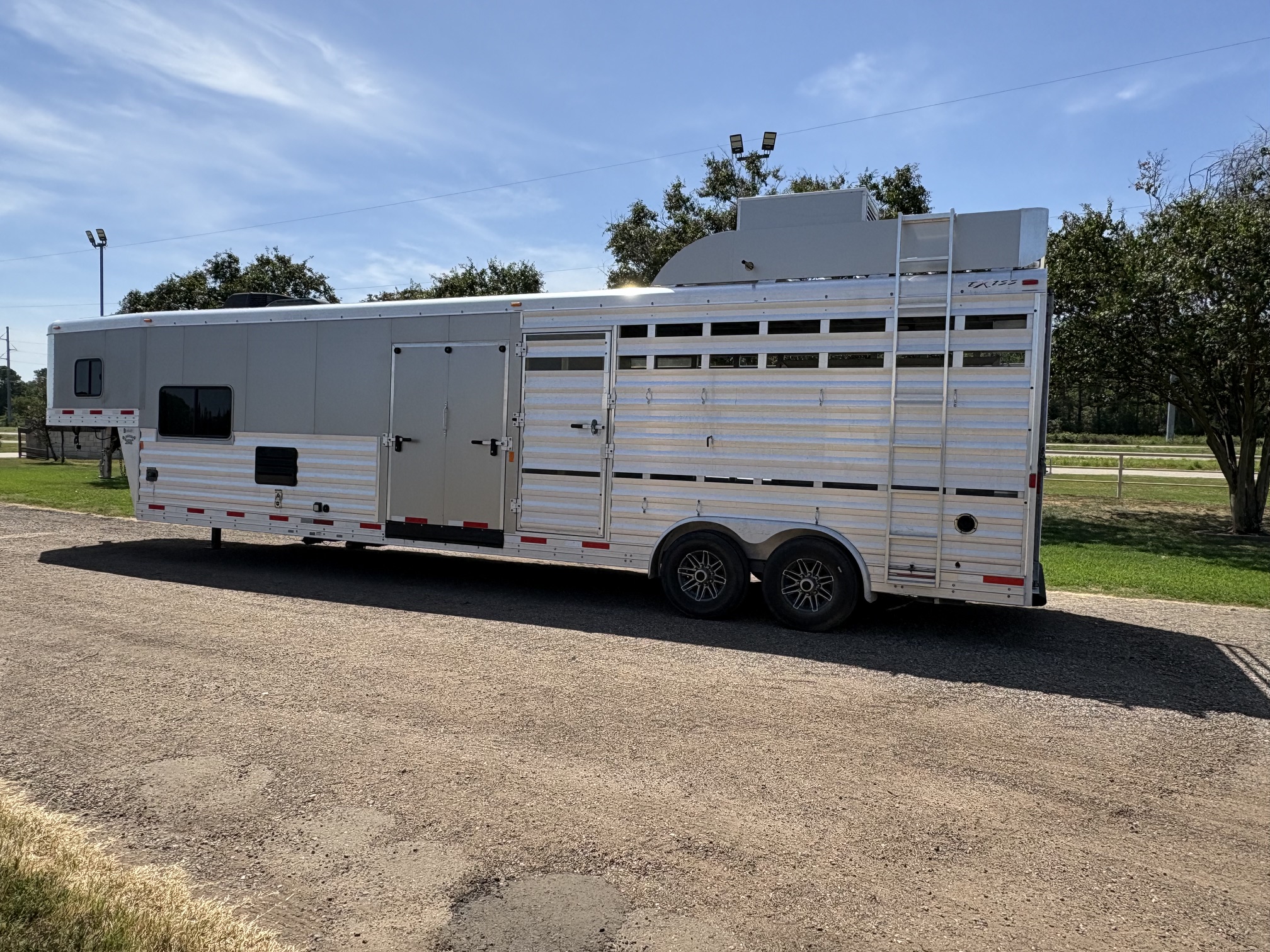 Trailer Photo 4