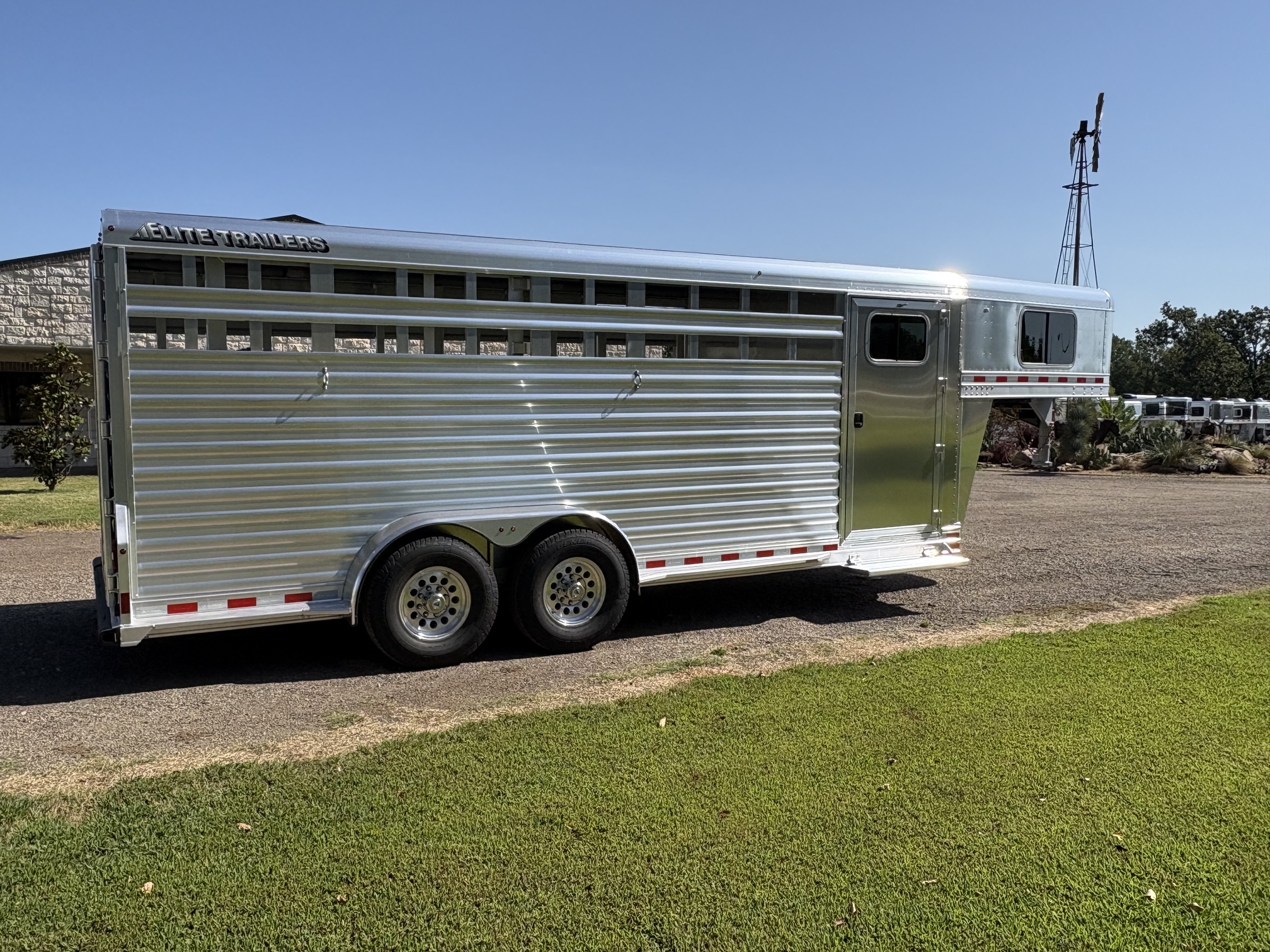 Trailer Photo 7