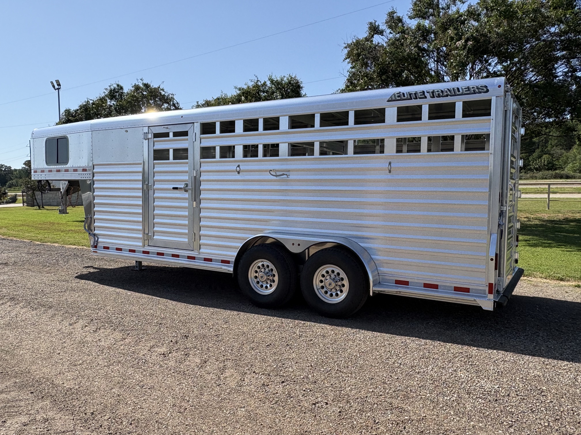 Trailer Photo 12