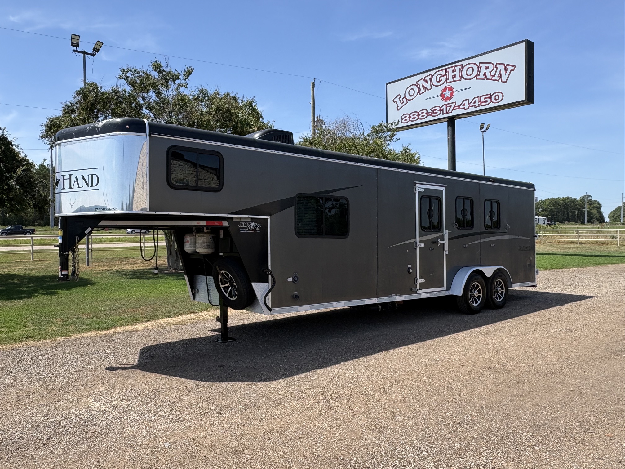 2019 Bison 3 Horse 8' LQ