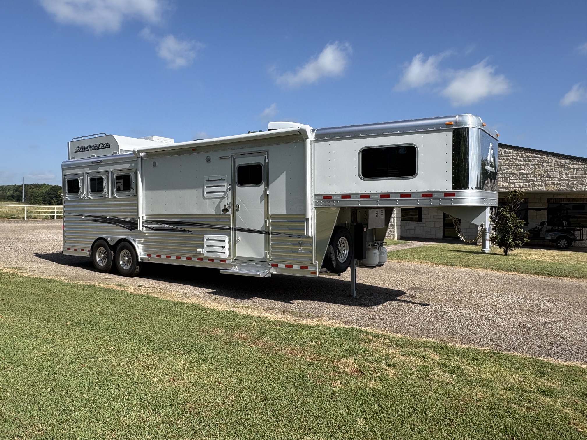 Trailer Photo 2