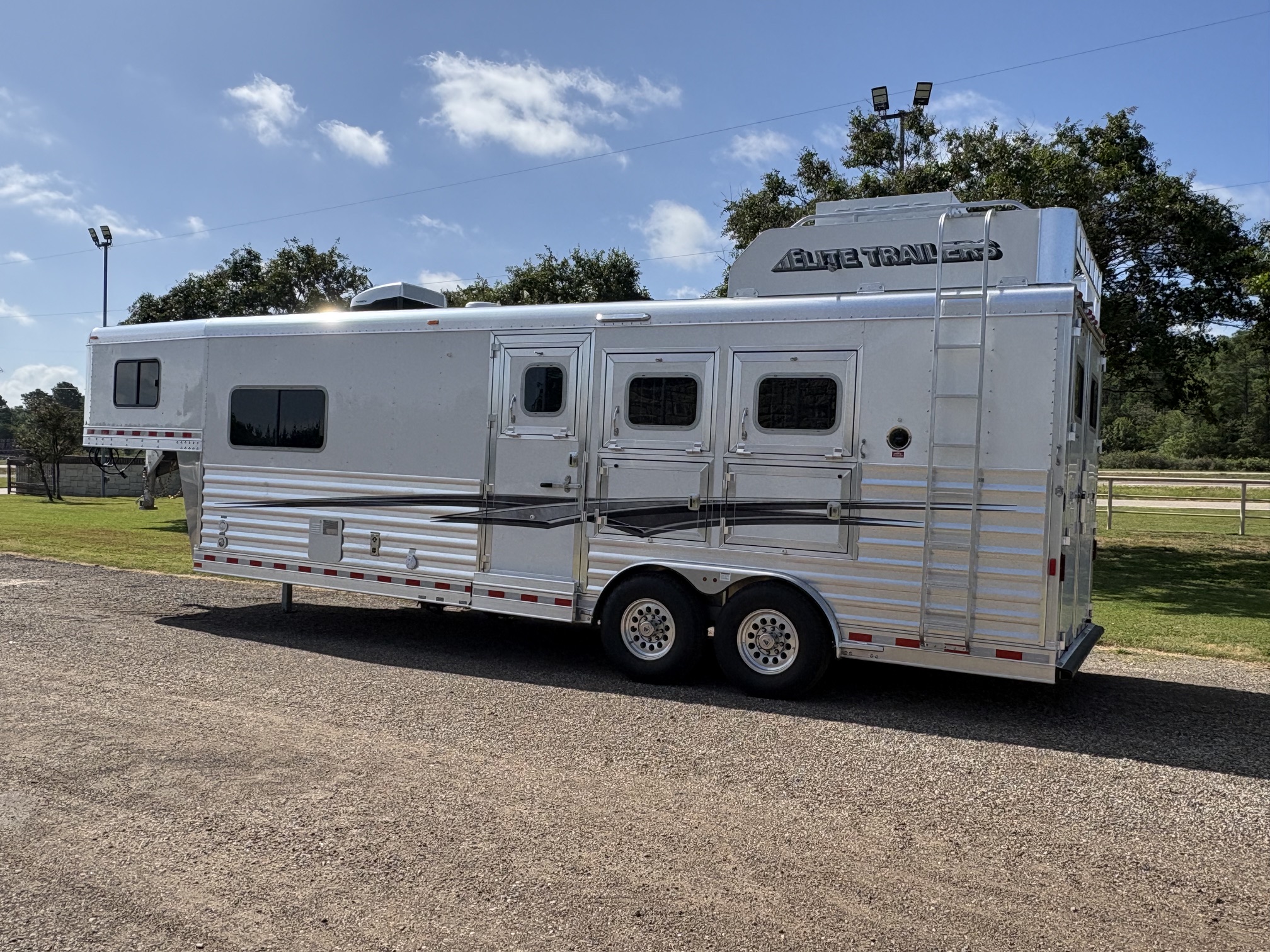 Trailer Photo 4