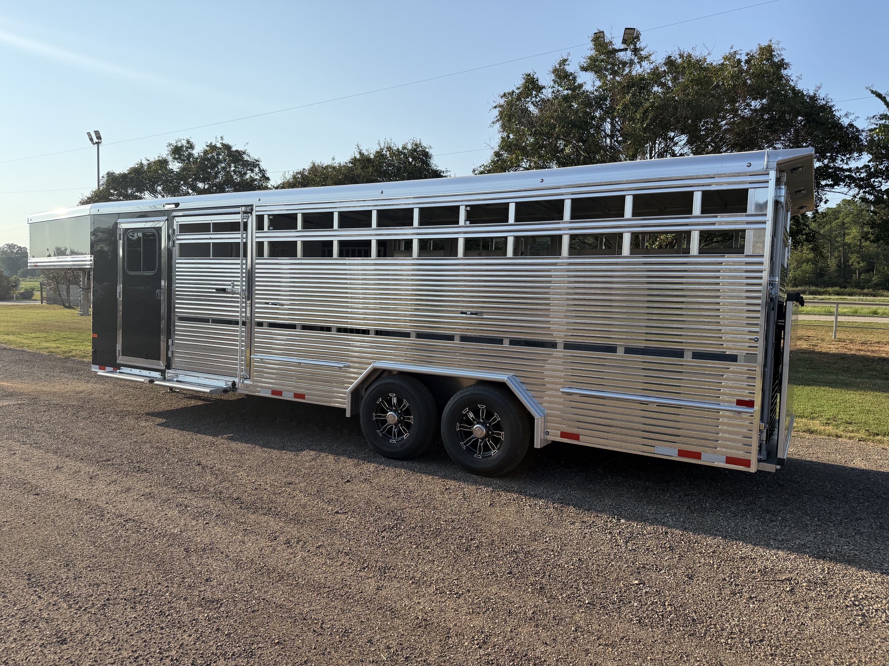 Trailer Photo 14