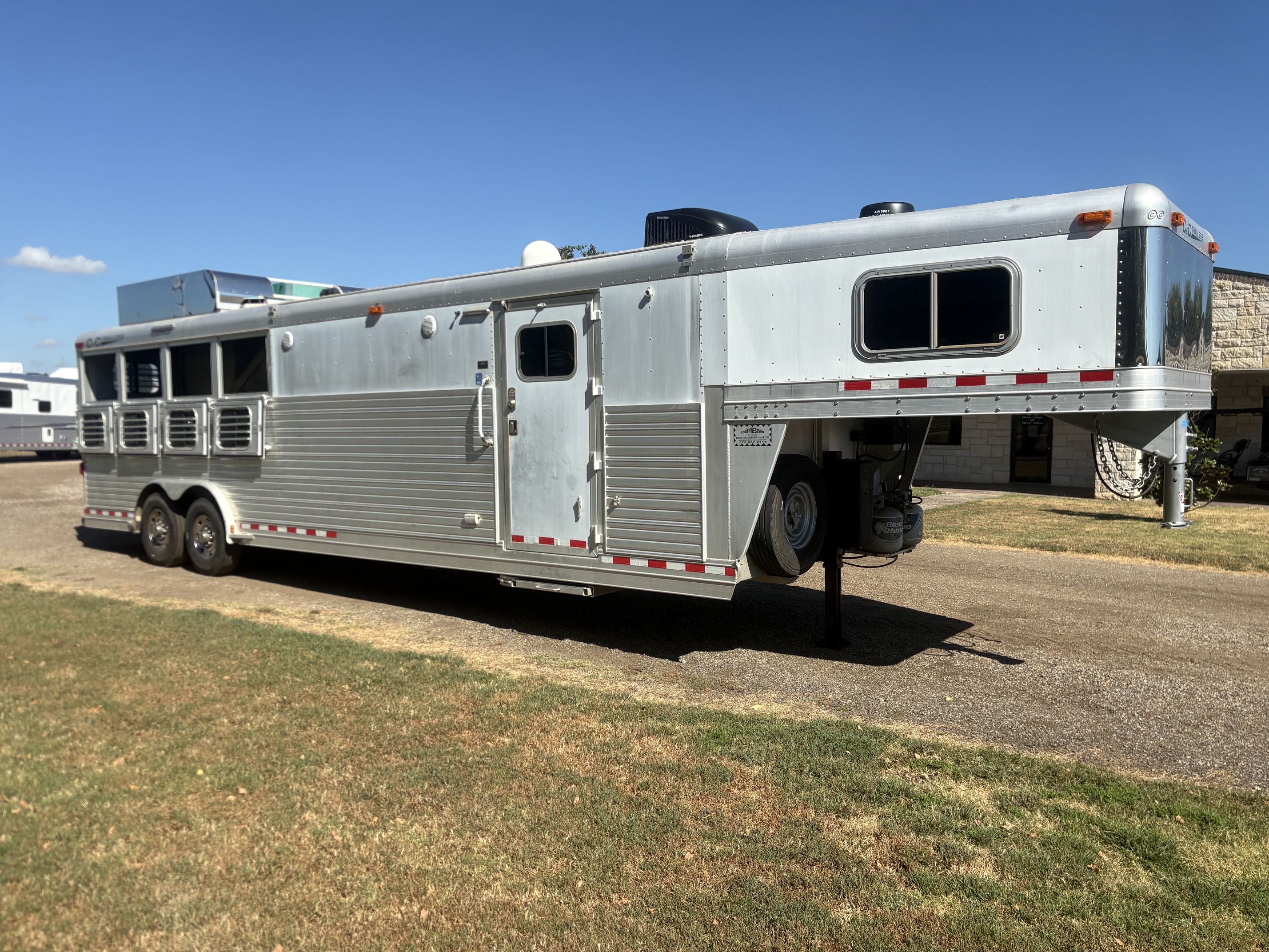 Trailer Photo 2