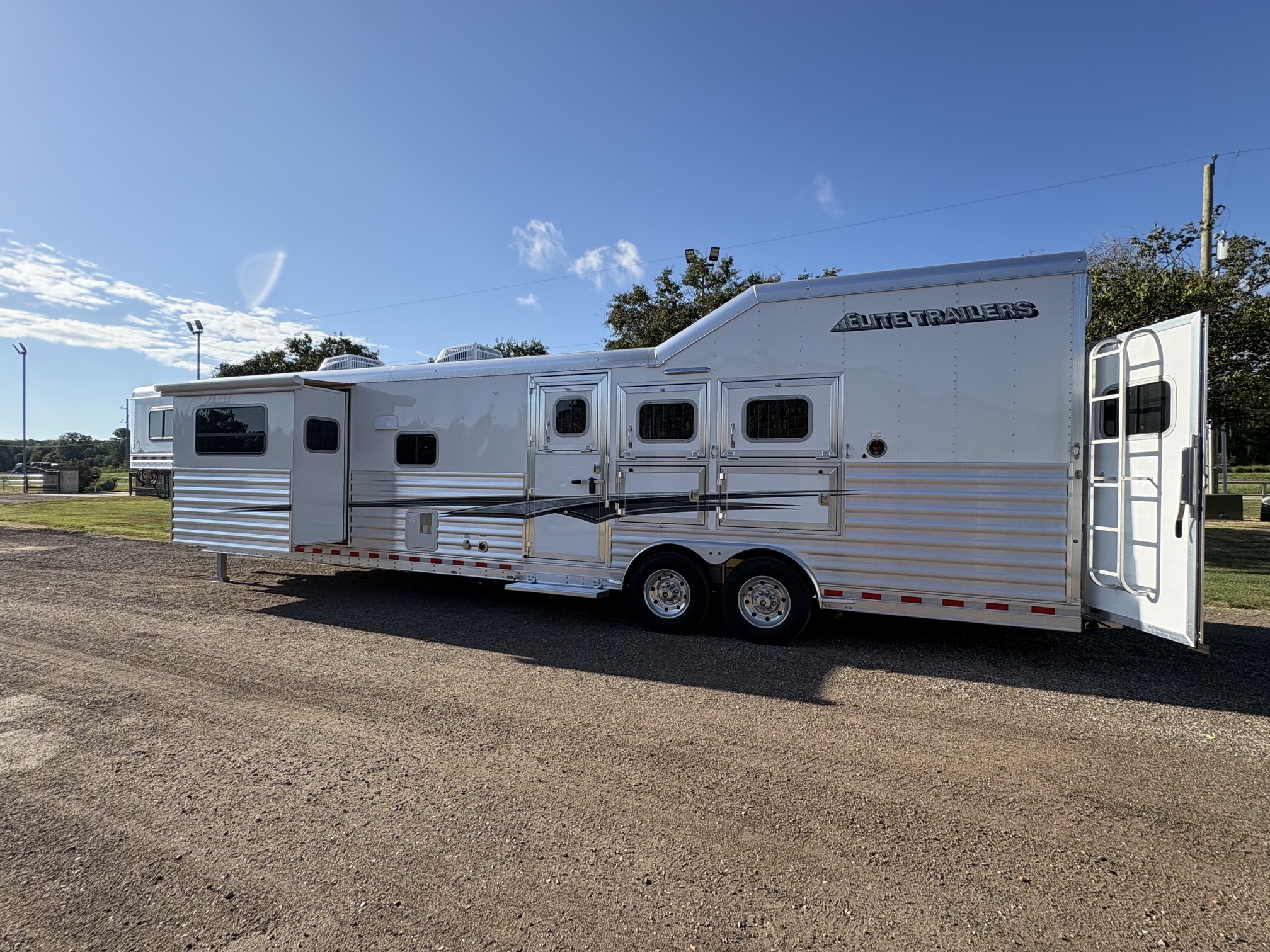 Trailer Photo 7