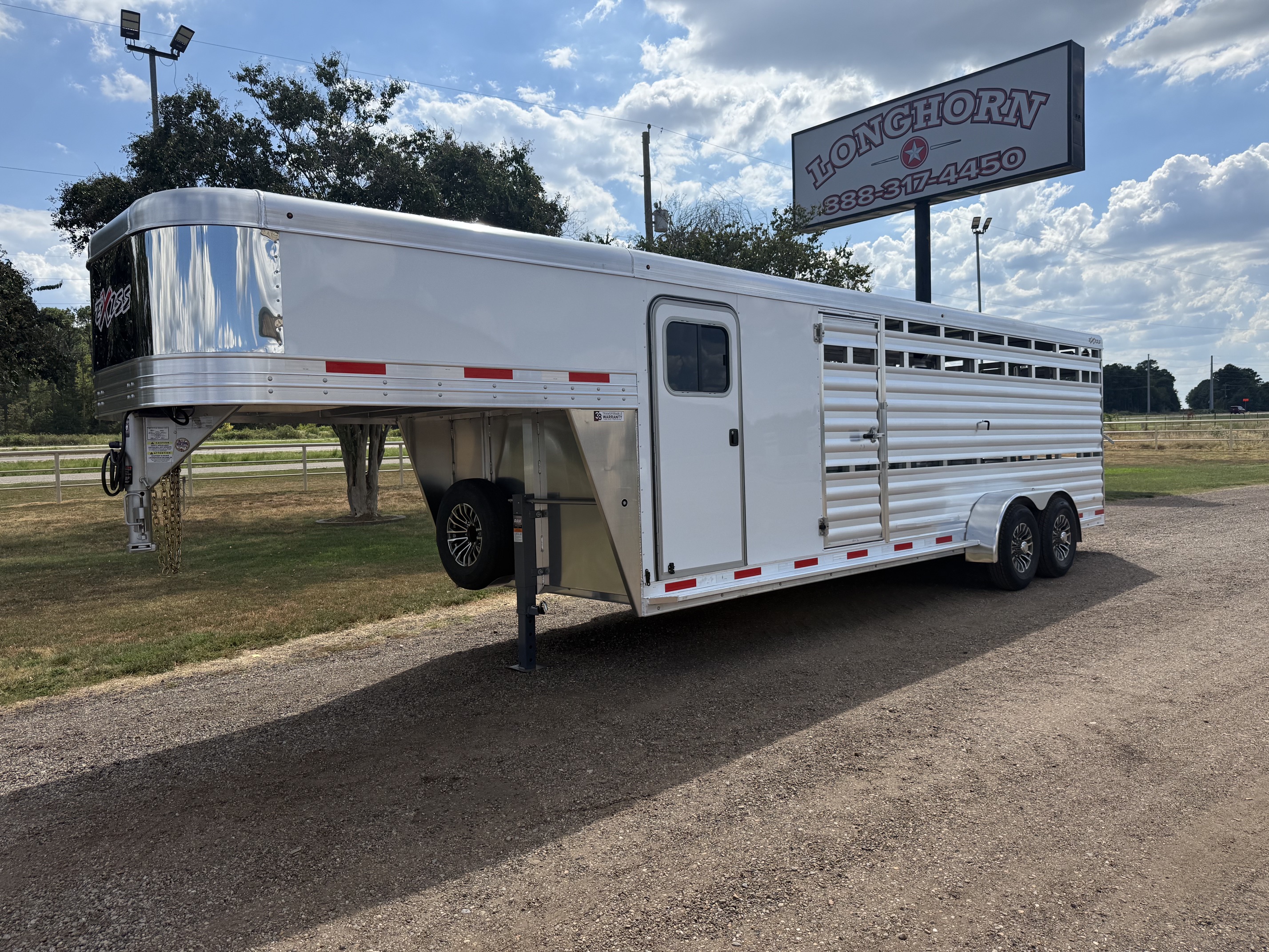 2027 Exiss 24' Show Cattle with Side Ramp